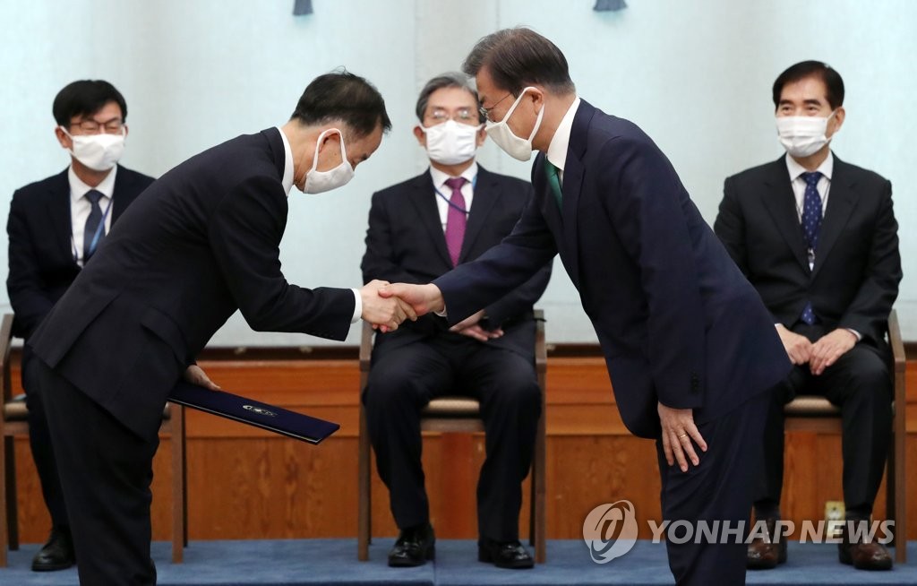 위촉장 받는 김사열 국가균형발전위원장