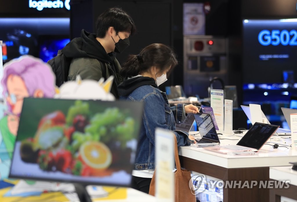 온라인 개학 따라 증가하는 IT 기기 매출