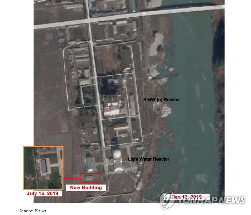 북한 영변의 5MW 원자로 및 경수로.