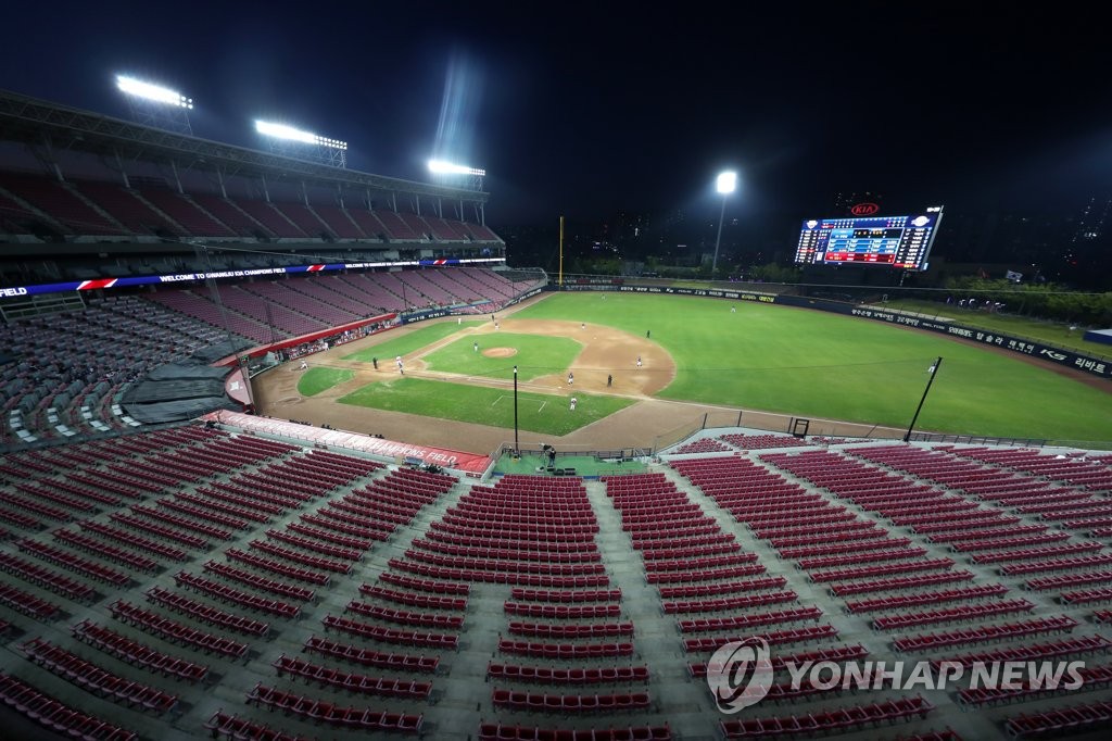 The Kia Tigers and the NC Dinos play a Korea Baseball Organization preseason game at an empty Gwangju-Kia Champions Field in Gwangju, 330 kilometers south of Seoul, on April 27, 2020. (Yonhap)