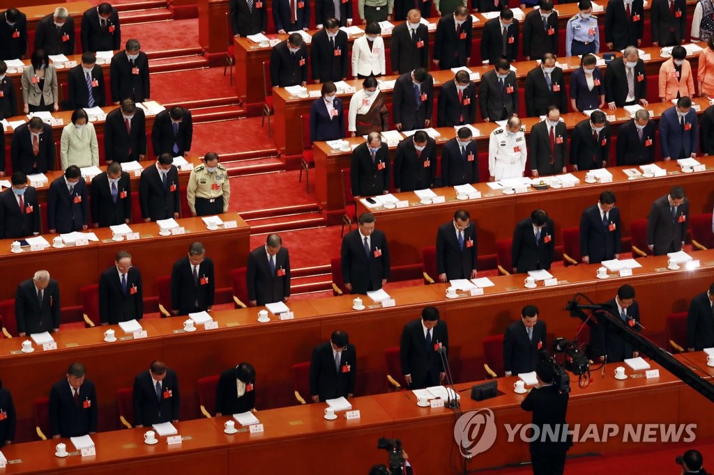 묵념하는 시진핑 주석