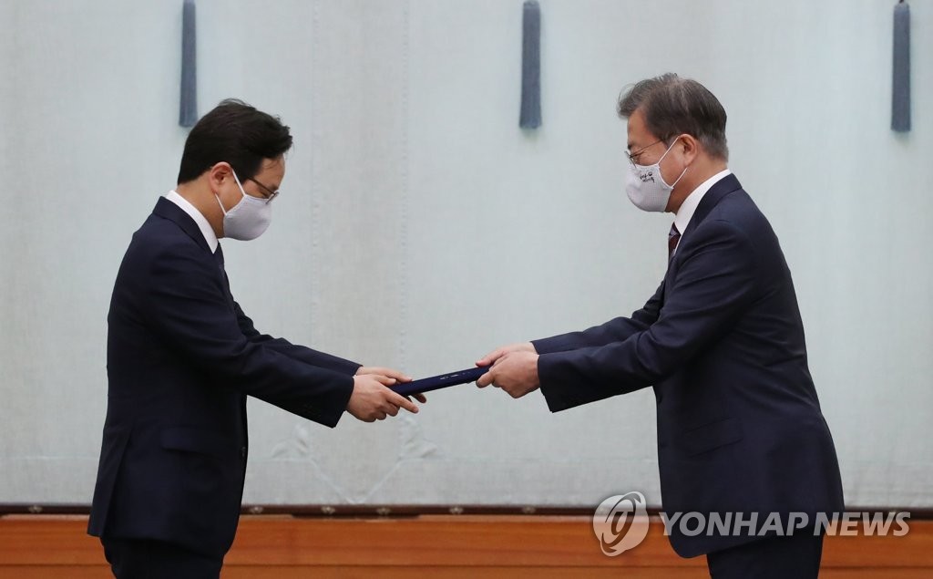 문 대통령, 주바레인대사에게 신임장 수여
