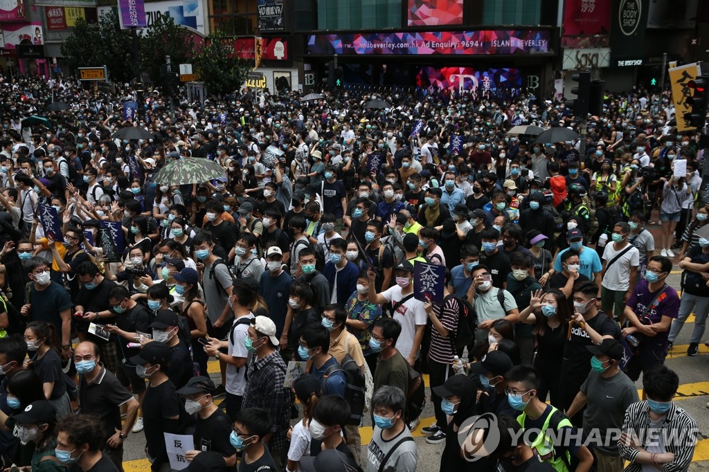 '홍콩보안법' 반대하며 거리로 쏟아져나온 홍콩 시민들