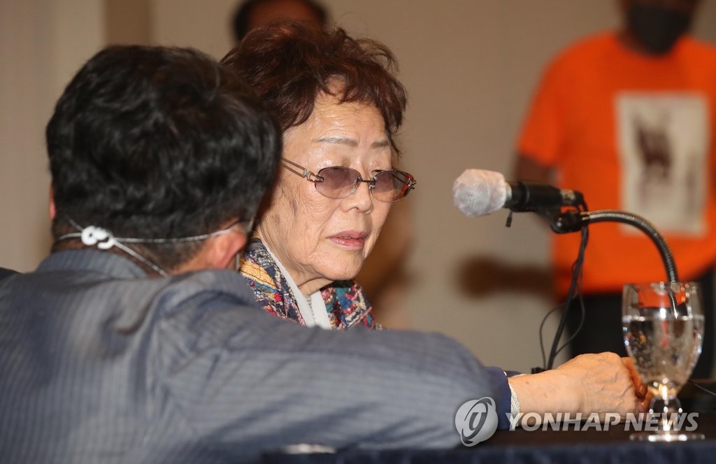 일본군 위안부 피해자 이용수(92) 할머니가 5월 25일 오후 대구 수성구 만촌동 인터불고 호텔에서 기자회견을 하고 있다.[연합뉴스 자료사진]