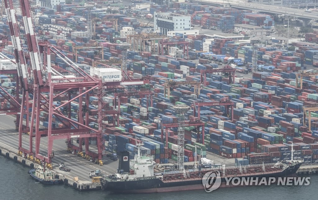 This file photo, taken on June 1, 2020, shows stacks of import-export cargo containers at South Korea's largest seaport in Busan, 450 kilometers southeast of Seoul. (Yonhap)