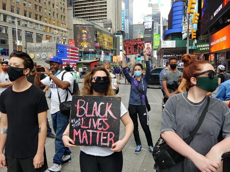 타임스스퀘어 인종차별 항의시위에 참여한 백인들