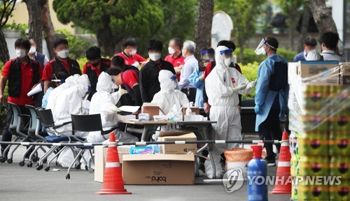 물류센터에 설치된 코로나19 선별진료소
