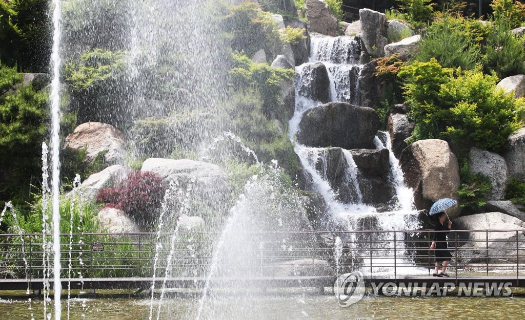 초여름 더위 식혀주는 물줄기