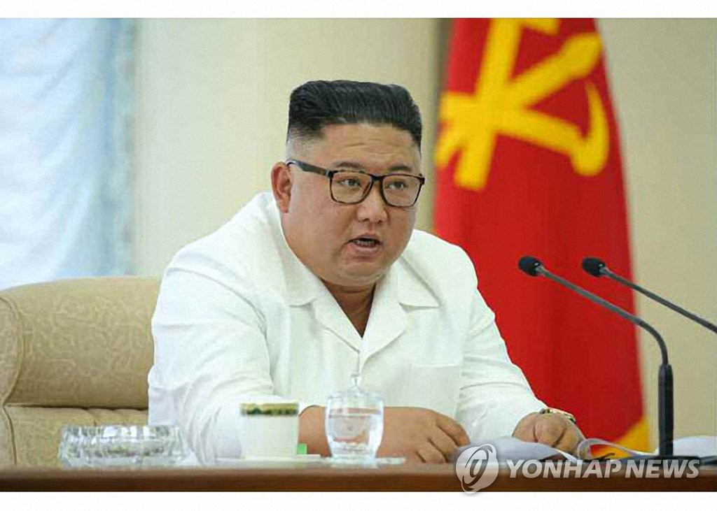 노동당 중앙위 정치국 회의 주재하는 김정은
