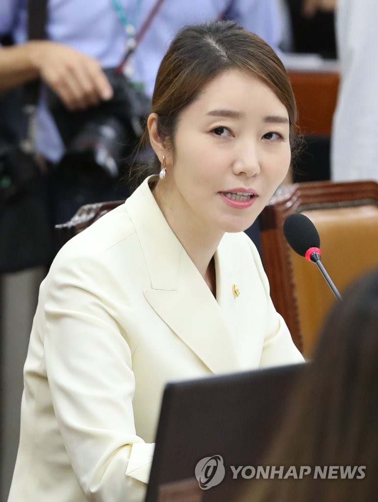 발언하는 민주당 강선우 의원