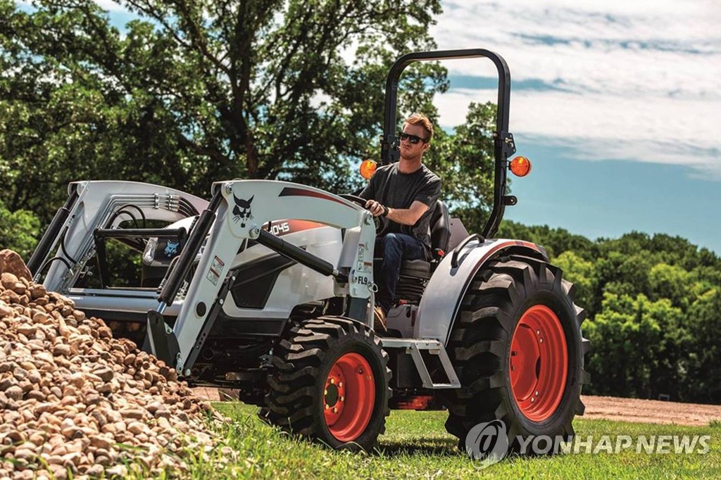 This photo, provided by Doosan Bobcat Inc. on June 18, 2020, shows the South Korean manufacturer of farm and construction equipment's compact tractor model CT4045. (PHOTO NOT FOR SALE) (Yonhap)