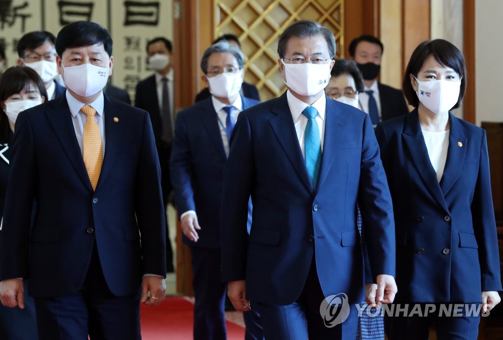문대통령, 국무조정실장·국민권익위원장 임명장 수여식 참석