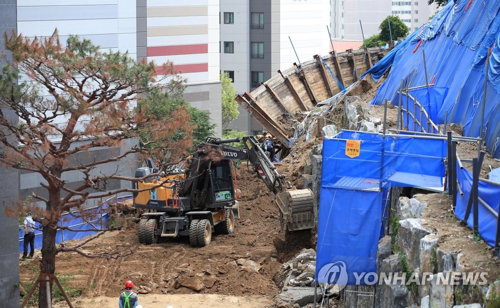 위태위태한 아파트 흙막이 축대