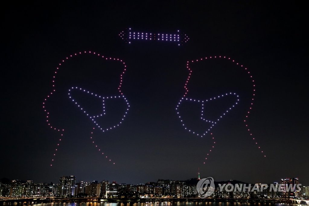서울 상공에서 펼쳐지는 사회적 거리두기