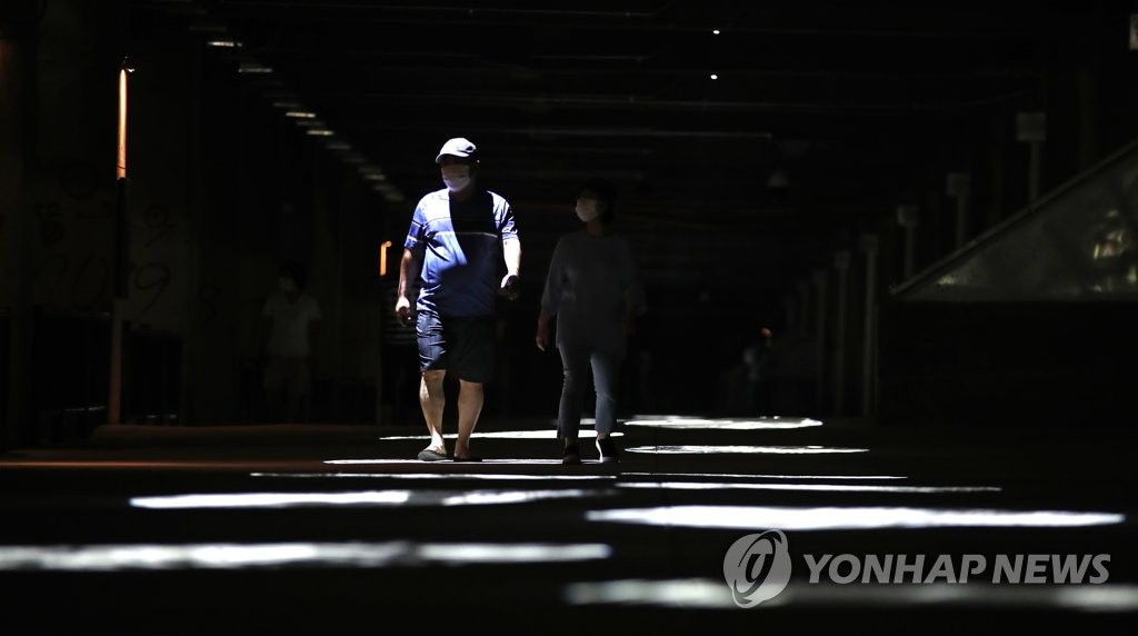 조명길 따라