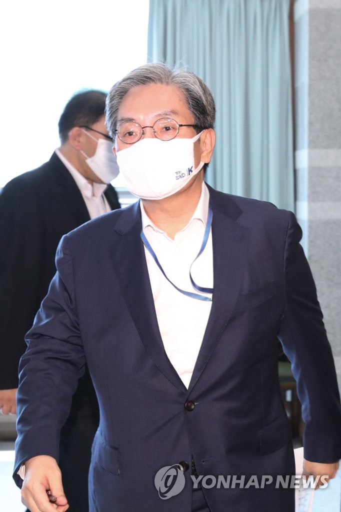 수석·보좌관회의 참석하는 노영민 비서실장