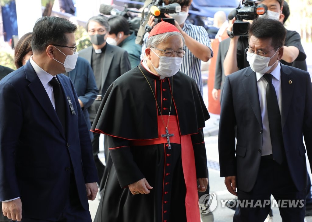 고 박원순 시장 조문 온 염수정 추기경