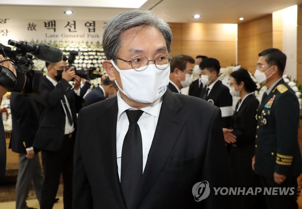 고 백선엽 장군 빈소 조문하는 노영민 청와대 비서실장