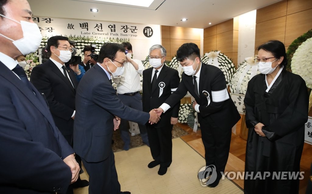 이해찬 대표 고 백선엽 장군 빈소 조문