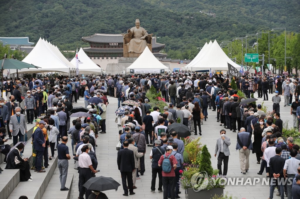 Rindiendo tributo a un héroe de la Guerra de Corea Rindiendo tributo a un héroe de la Guerra de Corea
