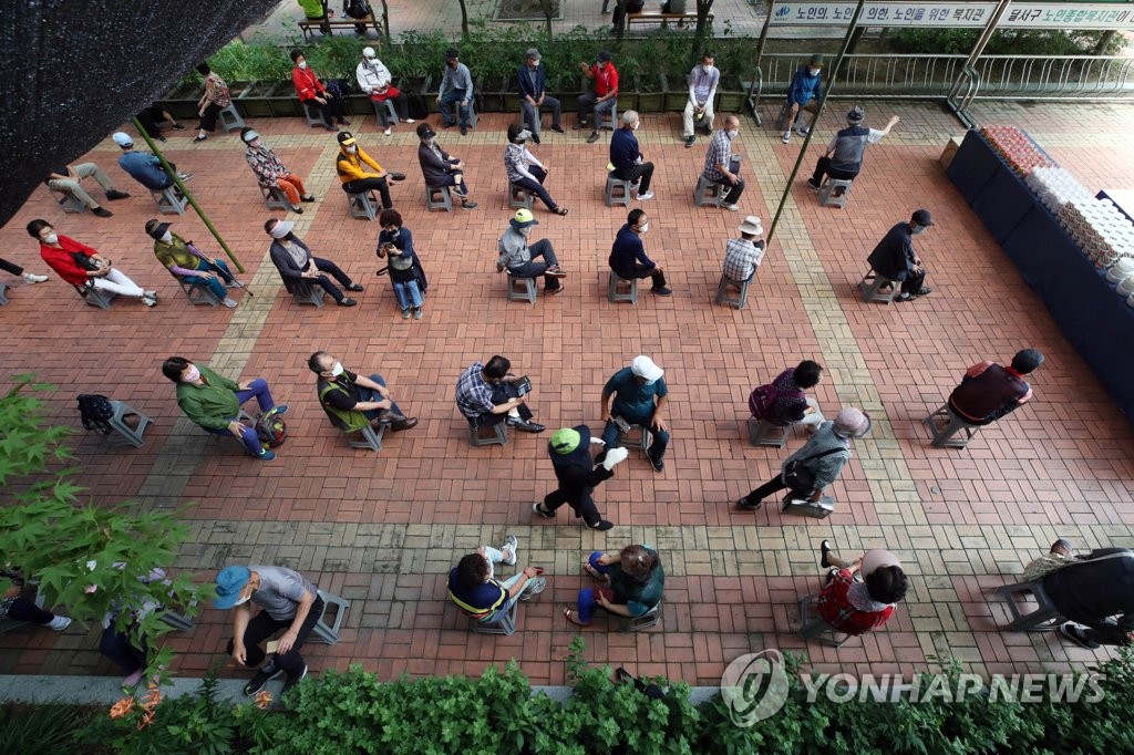 '초복 맞이도 거리 두기가 필수'