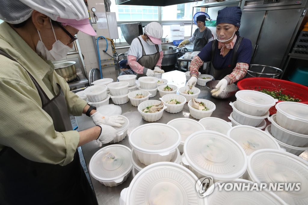 '초복 맞아 보양 도시락 나눠요'