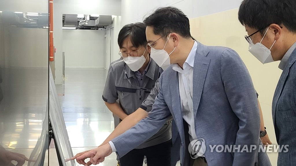 이재용 부회장, 전장용 MLCC 생산 현장 점검
