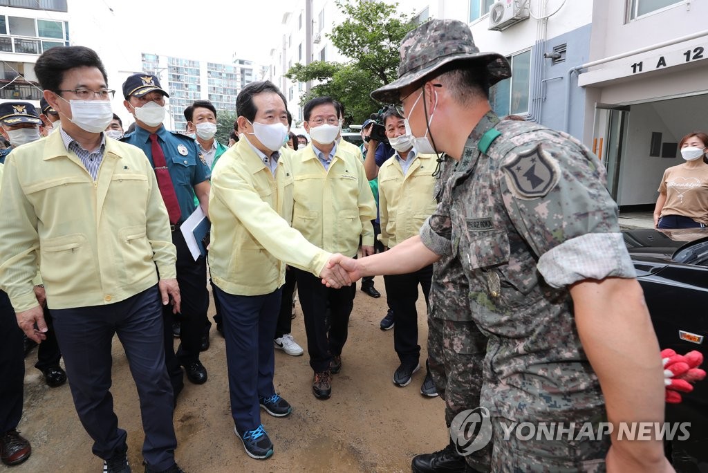 장병들 격려하는 정세균 총리