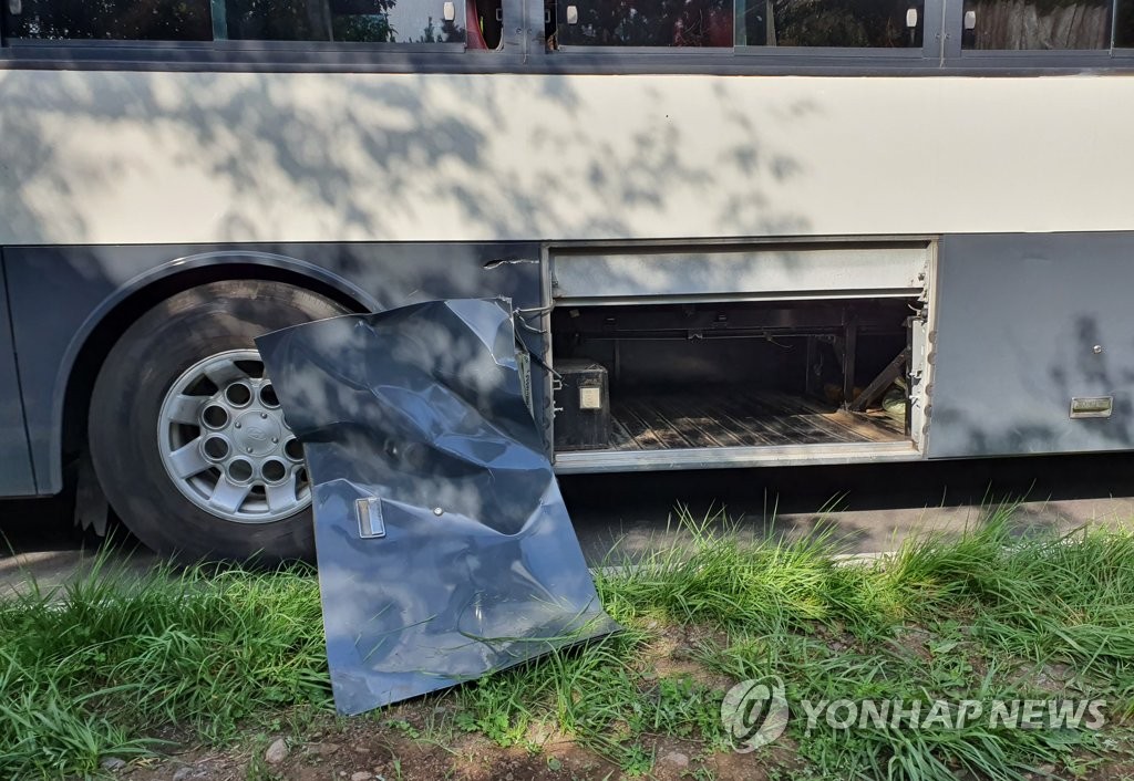 제주서 특전사 버스 짐칸 문에 치여 2명 사상