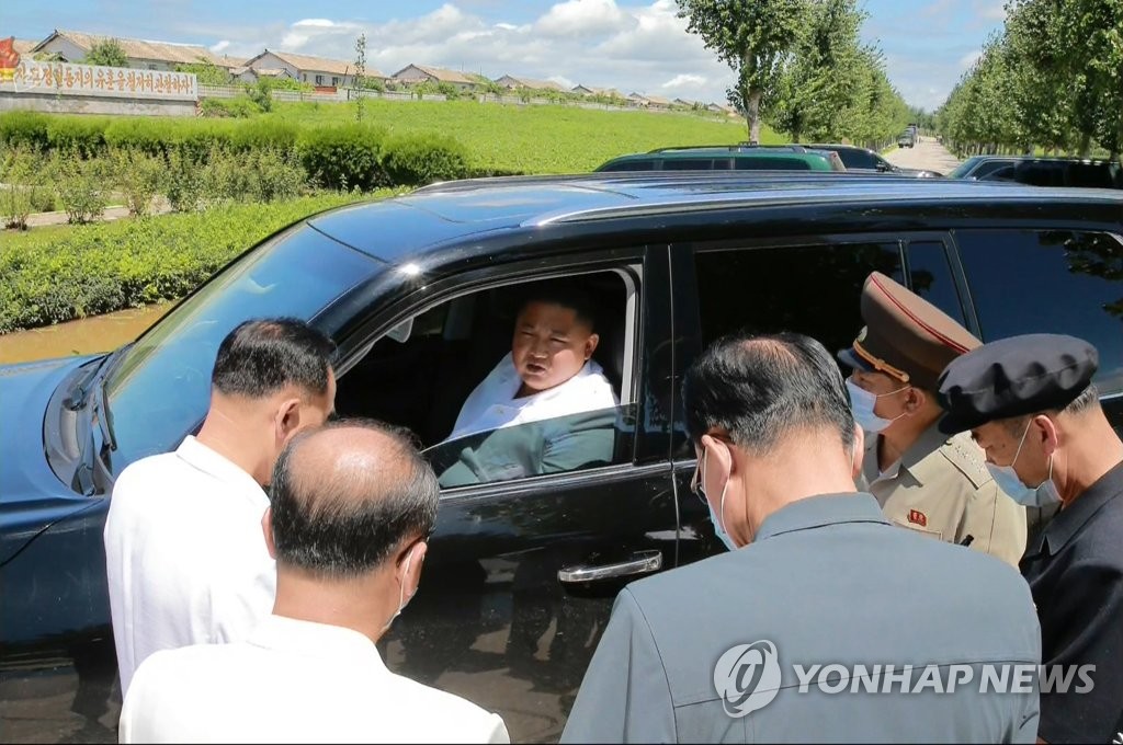 직접 운전석 앉은 김정은