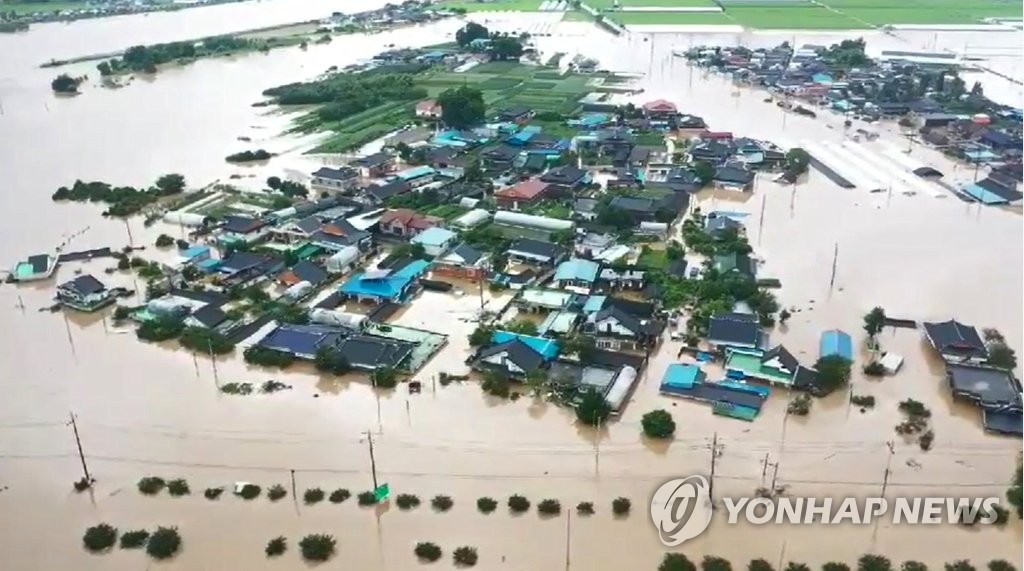韓国南西部に大雨 堤防決壊で集落冠水 韓国南西部に大雨 堤防決壊で集落冠水