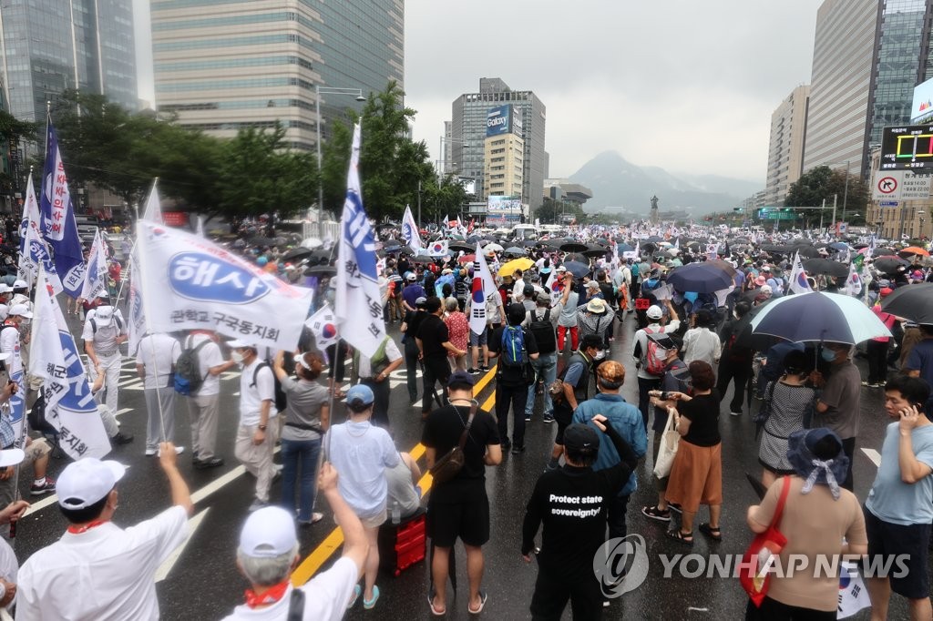 집단감염 우려 속 서울 도심 대규모 집회