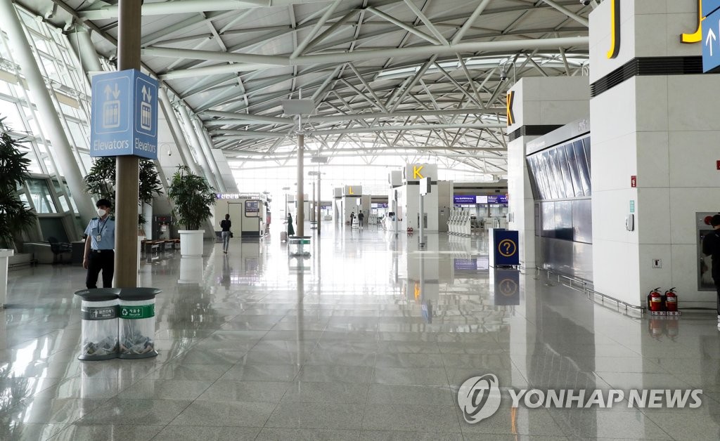 This photo, taken on Aug. 16, 2020, shows the nearly empty terminal for international flights at Incheon International Airport, South Korea's main gateway west of Seoul. (Yonhap)