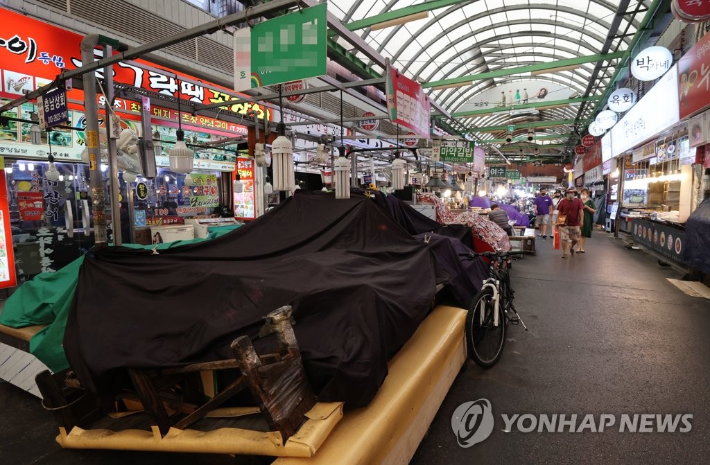 ソウルの広蔵市場にある一部の商店が売り上げの減少を受け、営業を停止している（資料写真）＝２日、ソウル（聯合ニュース）