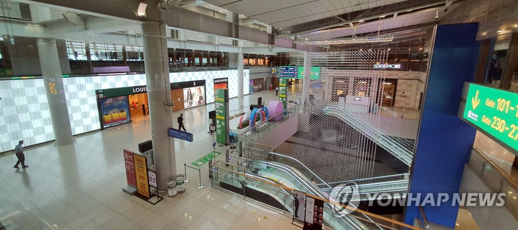 한산한 인천공항 면세점