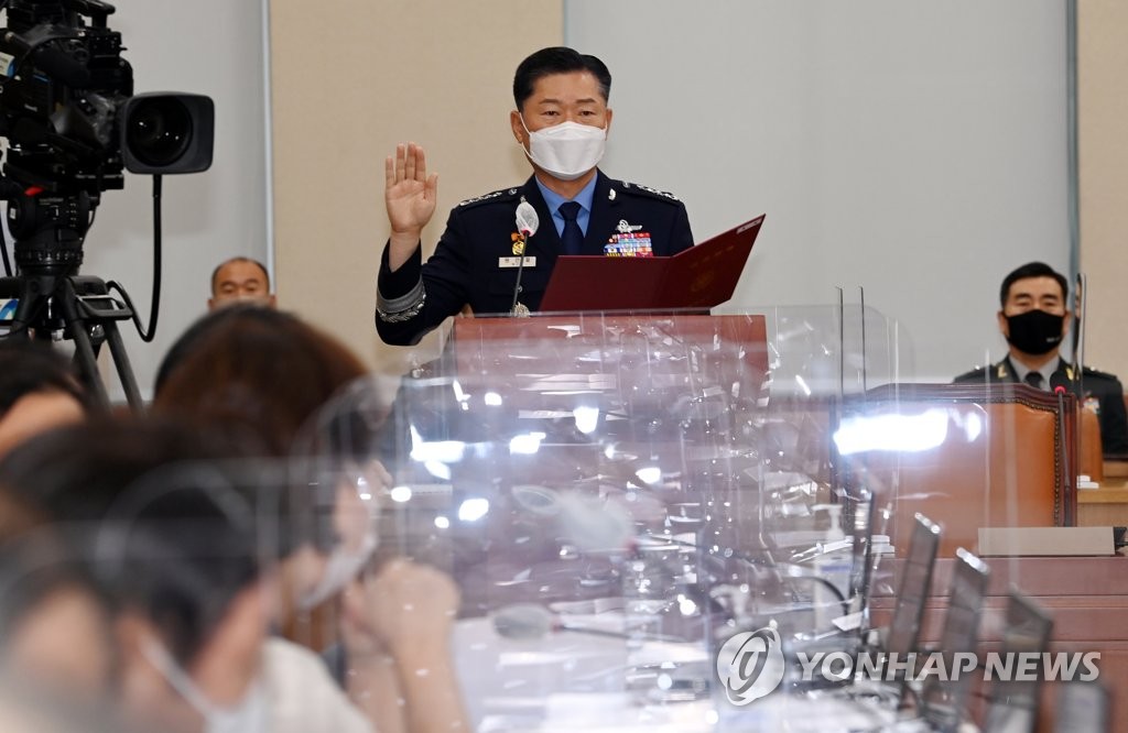 선서하는 원인철 합참의장 후보자