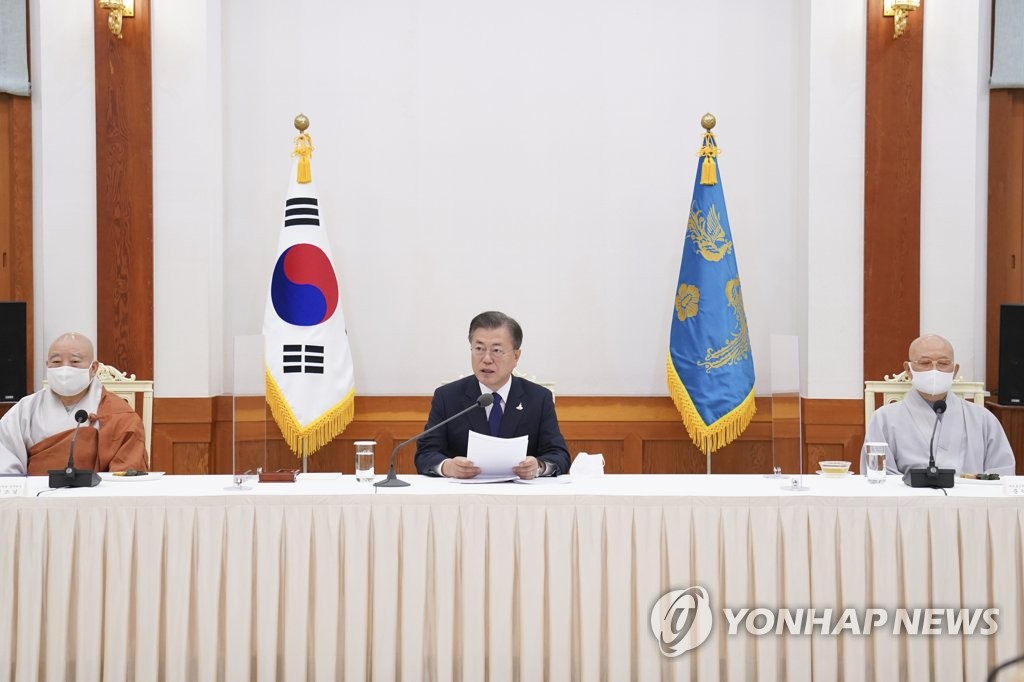 Moon se reúne con los líderes budistas Moon se reúne con los líderes budistas