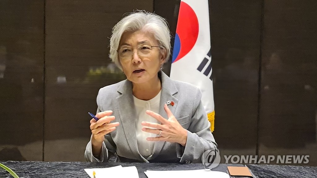 Foreign Minister Kang Kyung-wha speaks during a meeting with Korean reporters in Hanoi on Sept. 18, 2020. (Yonhap) 