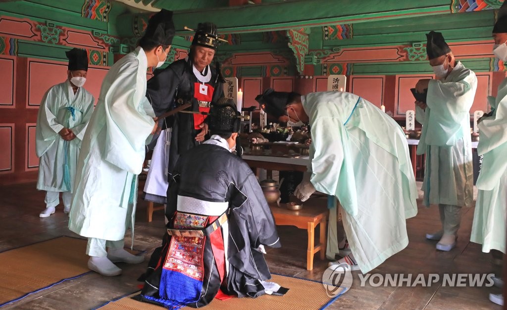 Traditional ceremony in honor of Confucian sages Traditional ceremony in honor of Confucian sages