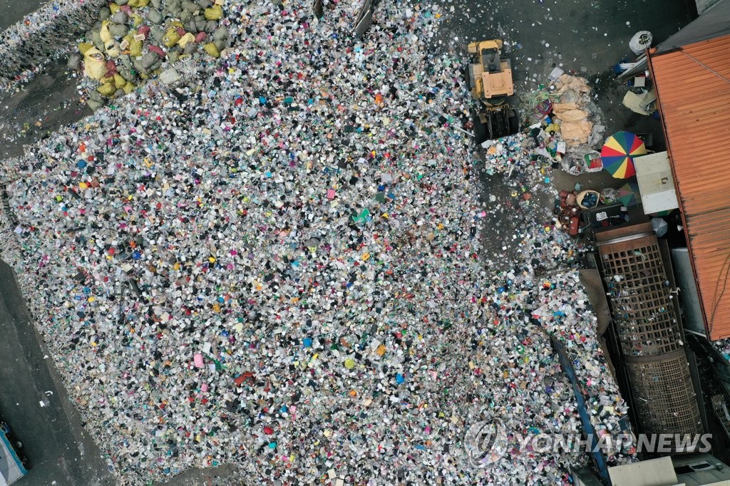 플라스틱이 만든 쓰레기 산