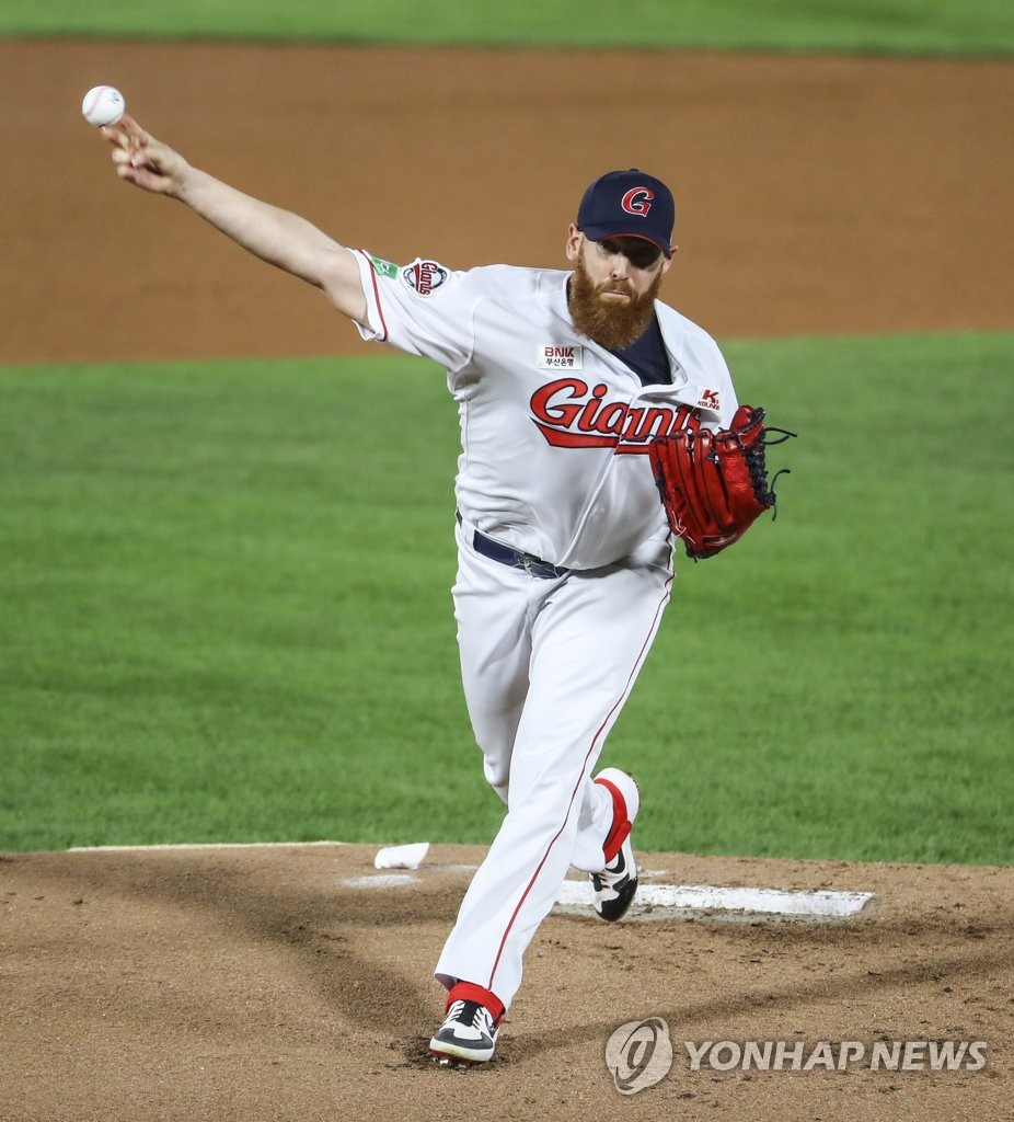 This file photo from Oct. 7, 2020, shows Dan Straily of the Lotte Giants pitching against the KT Wiz in the top of the first inning of a Korea Baseball Organization regular season game at Sajik Stadium in Busan, 450 kilometers southeast of Seoul. (Yonhap)