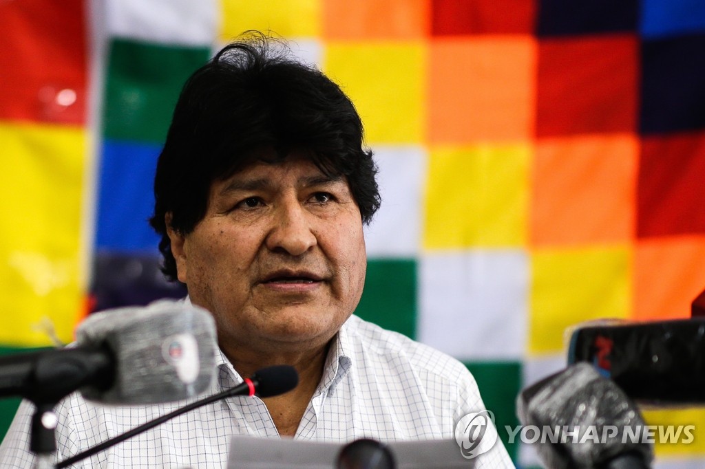 망명지서 임시정부 비난하는 모랄레스 전 볼리비아 대통령