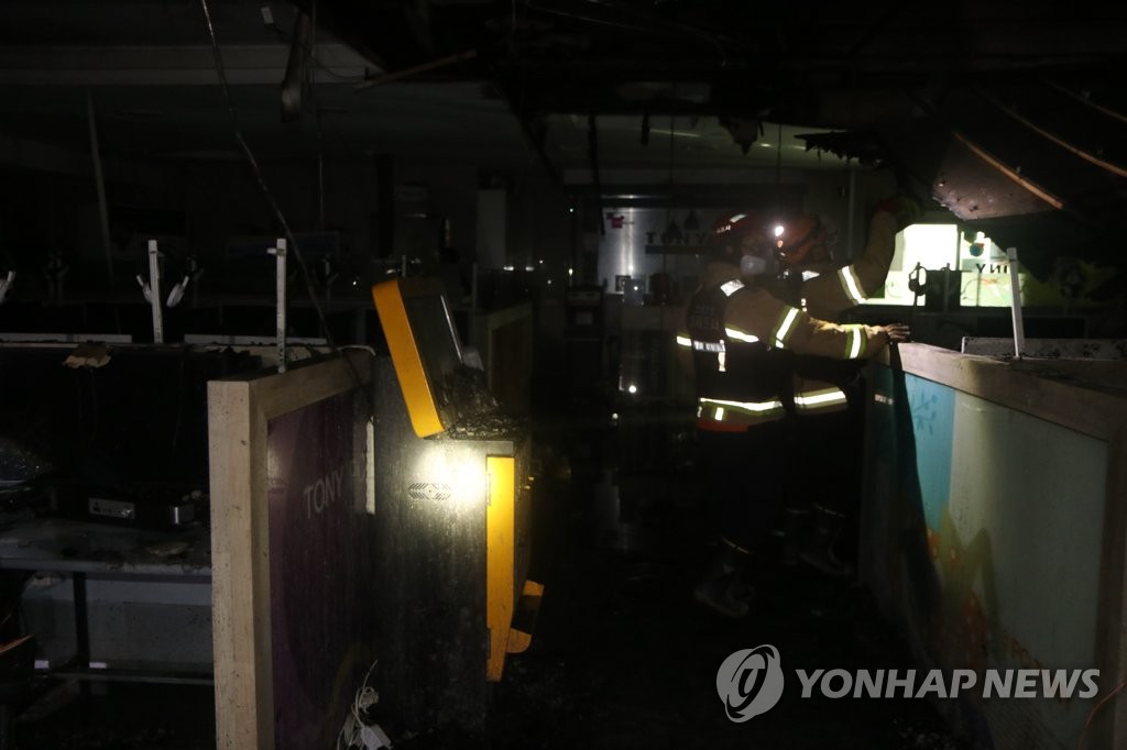 군산 상가건물서 화재