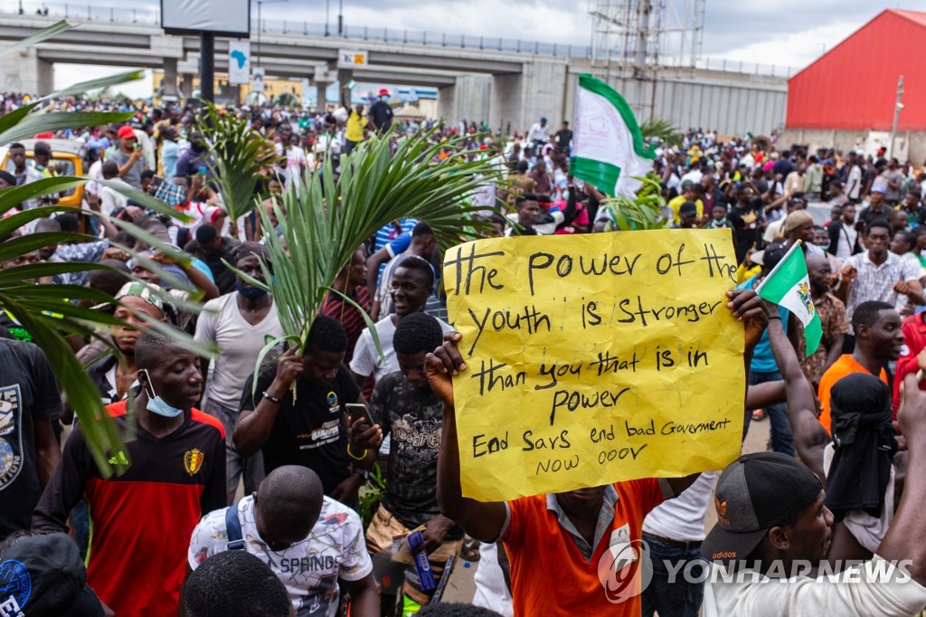 나이지리아서 '경찰개혁' 수십만 촛불시위…21년 만에 최대규모
