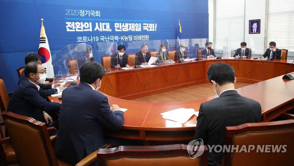 원내대책회의 주재하는 민주당 김태년 원내대표