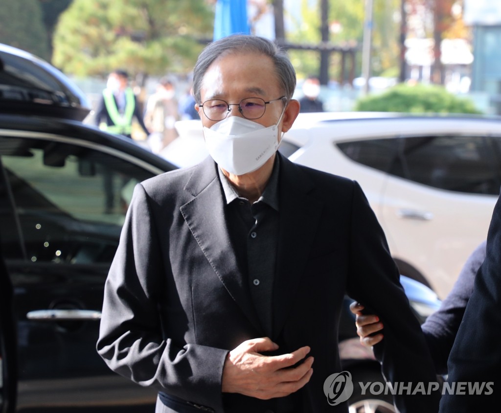 李明博元大統領 病院に到着 李明博元大統領 病院に到着