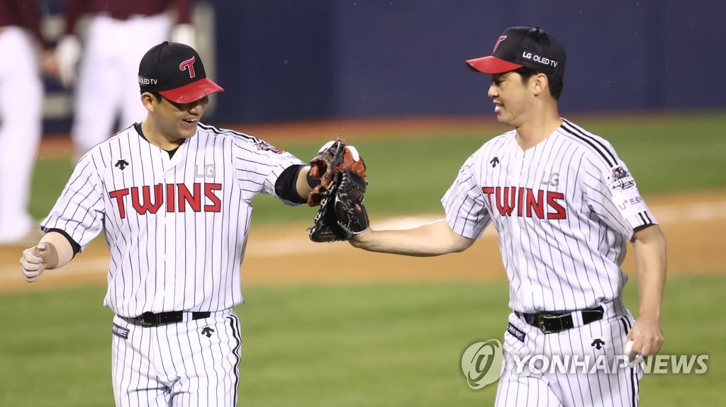 Jin Hae-soo of the LG Twins (R) celebrates with teammate Kim Min-sung after completing the top of the 10th inning of a Korea Baseball Organization Wild Card game against the Kiwoom Heroes at Jamsil Baseball Stadium in Seoul on Nov. 2, 2020. (Yonhap)