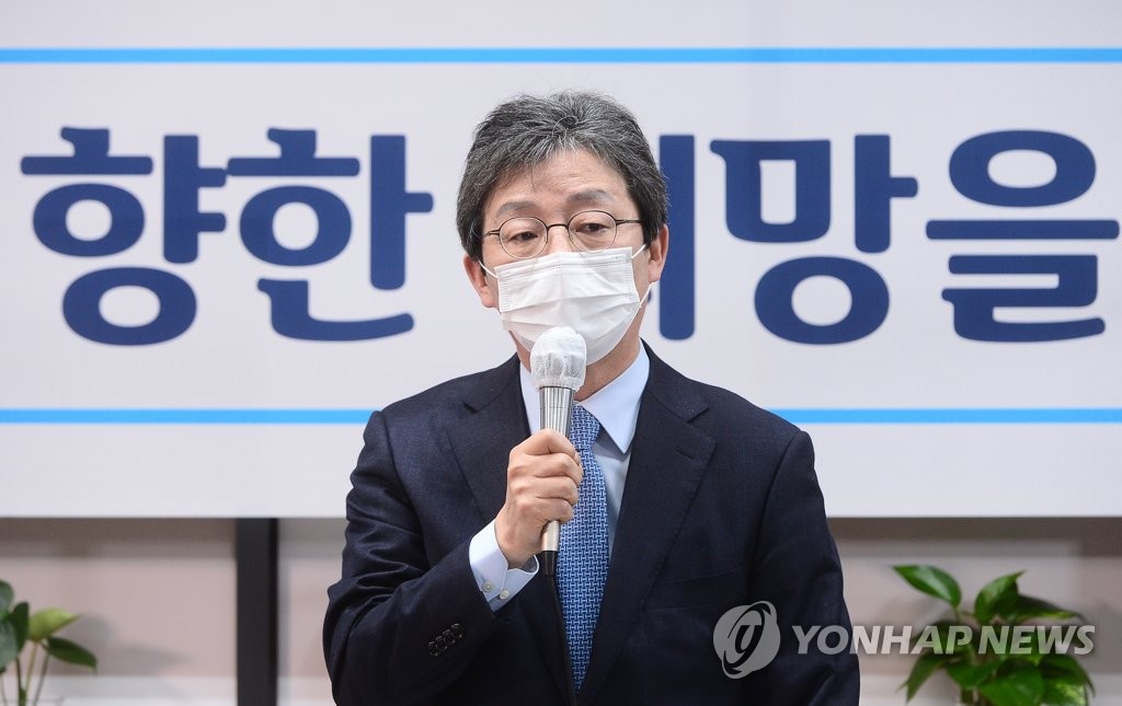 기자간담회하는 유승민 전 의원