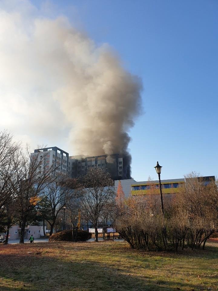 인천 남촌동서 11층짜리 오피스텔에 불…주민 대피