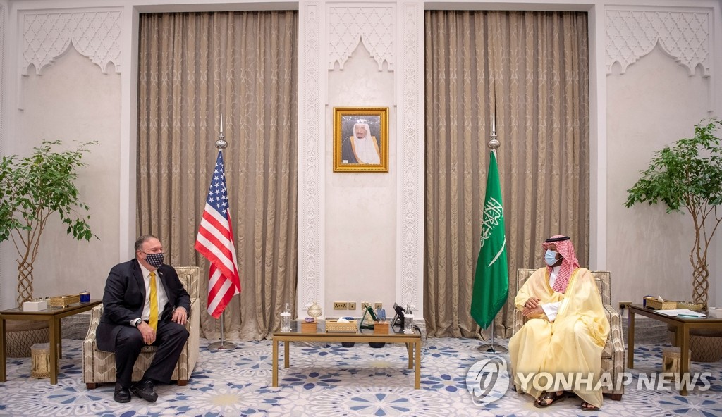 사우디 왕세자와 회담하는 폼페이오 미 국무장관